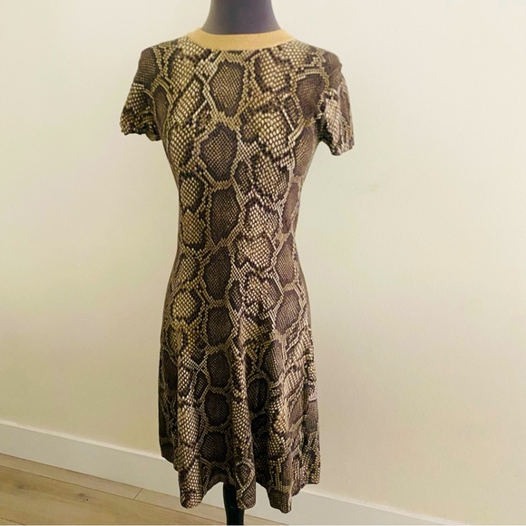 MICHAEL KORS SNAKESKIN PRINT SHORT SLEEVE CREWNECK SWEATER DRESS MIDI SIZE XS - Picture 1 of 7